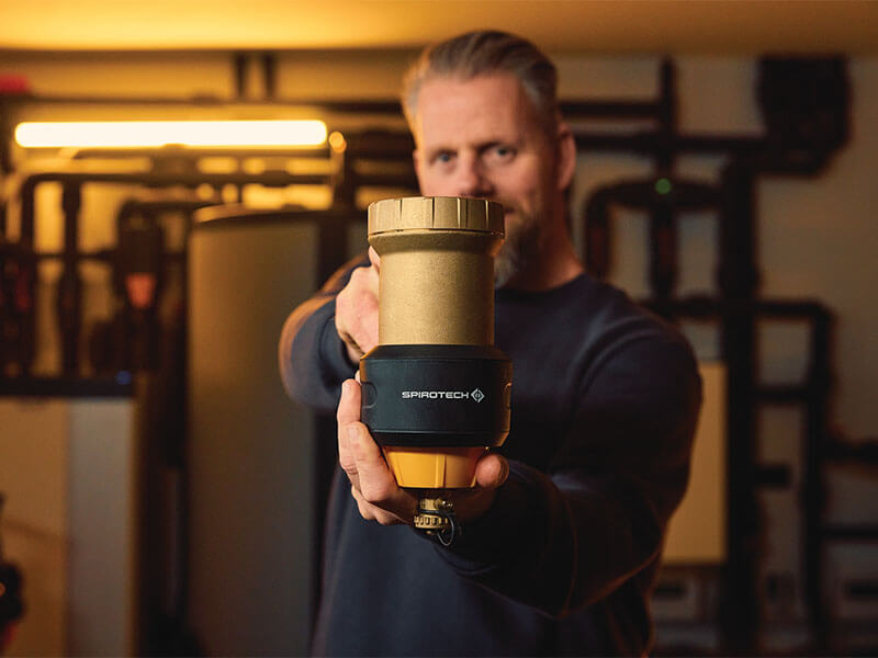 Verhindern und entfernen Sie Schmutz in Ihrem Wärmepumpensystem mit dem innovativen SpiroTrap HPF-Schmutzabscheider mit Filter