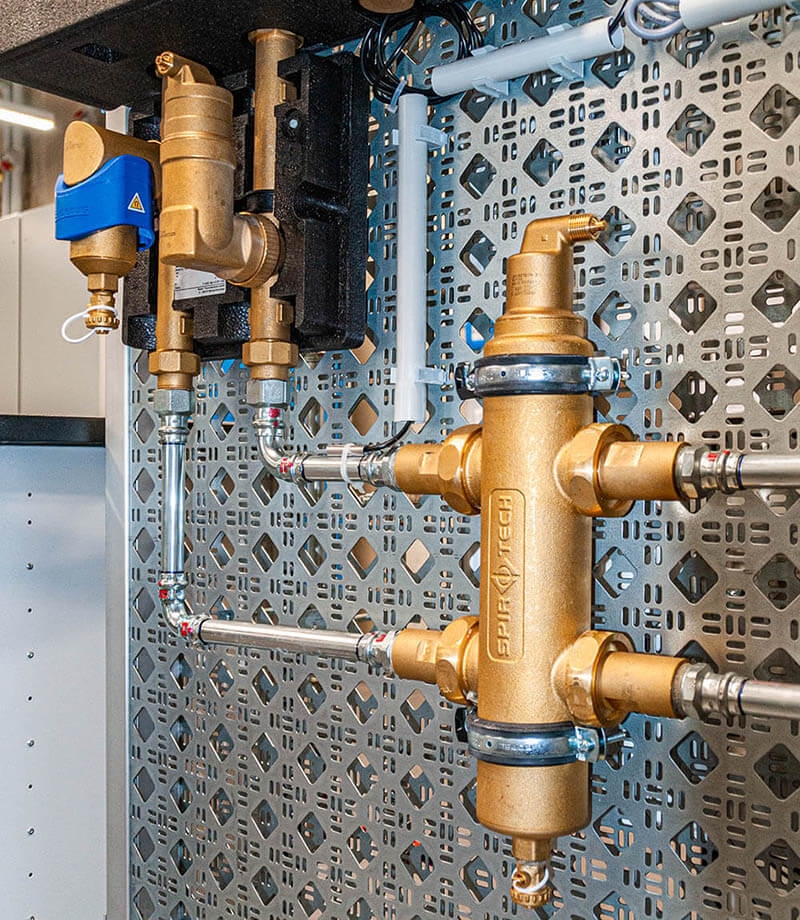 SpiroTrap Schlammabscheider und SpiroVent (Mikroblassen)enlüfter und SpiroCross Hydraulische Weiche